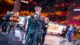 从加里奥到传奇：Faker与SKT T1在英雄联盟全球总决赛中的电竞运动精神